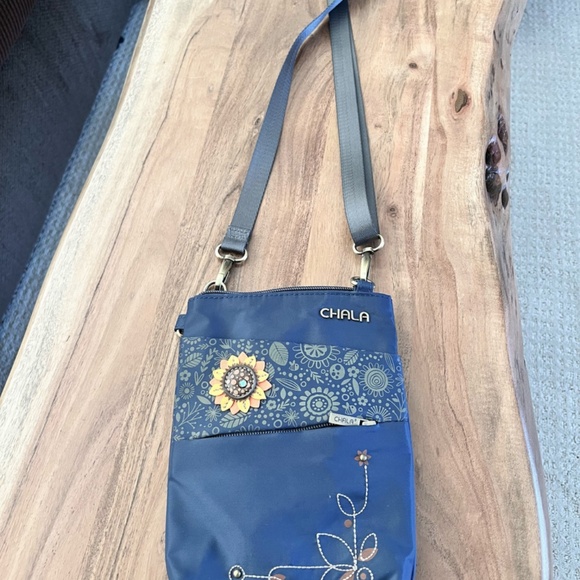 Chala Evolution Cellphone Sunflower Crossbody - Picture 3 of 9